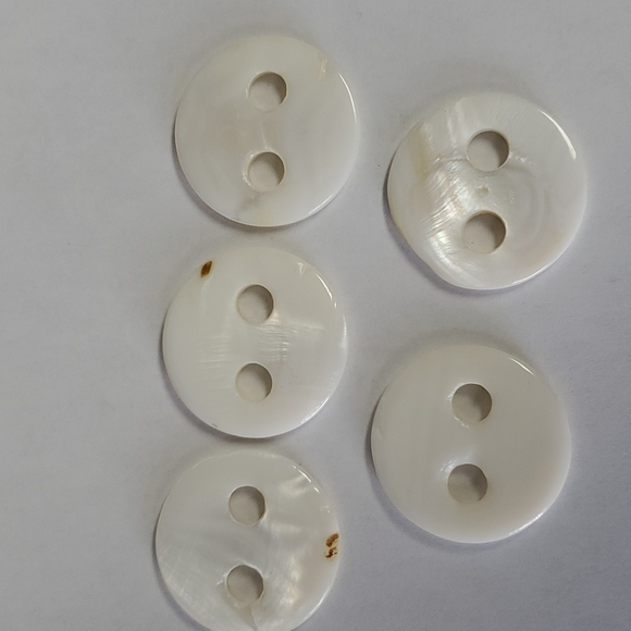 Mother of pearl 1/2" round with two holes for crafts - Picture 3 of 3